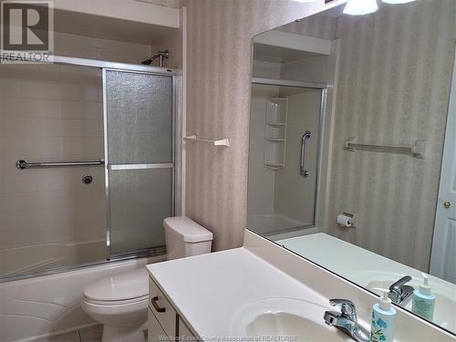 9770 Menard, Windsor, ON - Indoor Photo Showing Bathroom