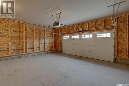 467 Doran Crescent, Saskatoon, SK - Indoor Photo Showing Garage