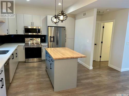 887 Mcfaull Rise, Saskatoon, SK - Indoor Photo Showing Kitchen With Double Sink