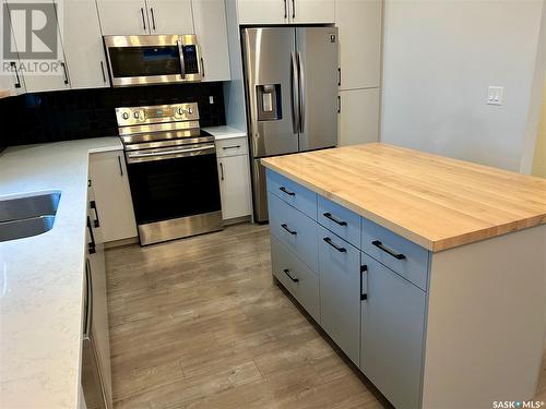 887 Mcfaull Rise, Saskatoon, SK - Indoor Photo Showing Kitchen With Double Sink