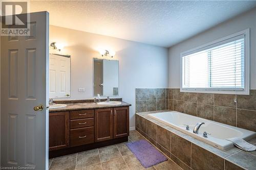 118 Udvari Crescent, Kitchener, ON - Indoor Photo Showing Bathroom