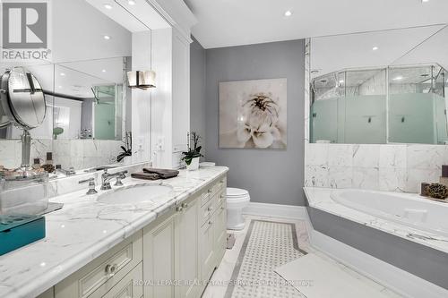 1701 - 155 St Clair Avenue W, Toronto, ON - Indoor Photo Showing Bathroom