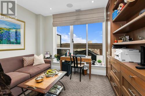 1701 - 155 St Clair Avenue W, Toronto, ON - Indoor Photo Showing Living Room