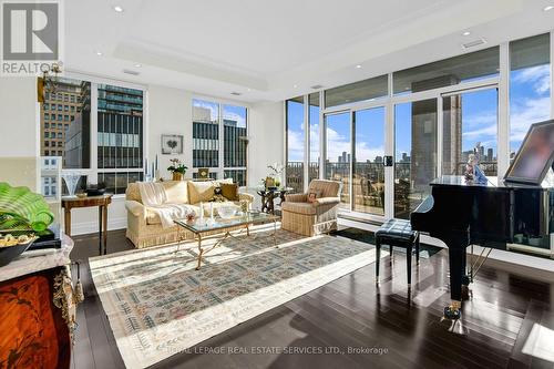 1701 - 155 St Clair Avenue W, Toronto, ON - Indoor Photo Showing Living Room