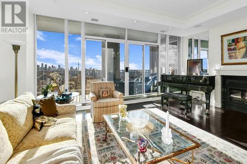 1701 - 155 St Clair Avenue W, Toronto, ON - Indoor Photo Showing Living Room