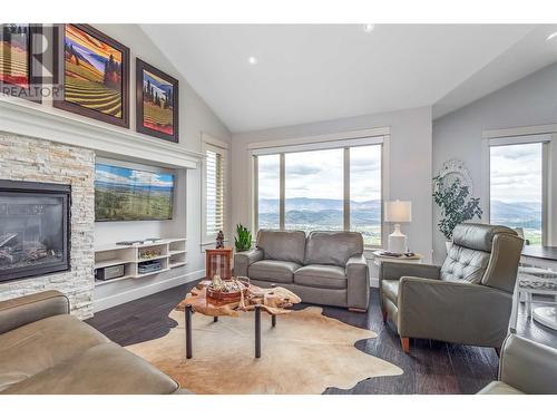 1756 Birkdale Avenue, Kelowna, BC - Indoor Photo Showing Living Room With Fireplace