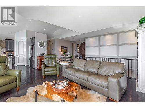 1756 Birkdale Avenue, Kelowna, BC - Indoor Photo Showing Living Room