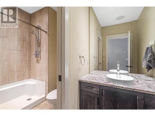 1756 Birkdale Avenue, Kelowna, BC - Indoor Photo Showing Bathroom