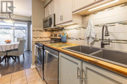 92 Pickett Crescent, Barrie, ON - Indoor Photo Showing Kitchen With Double Sink