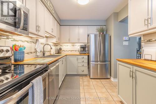 92 Pickett Crescent, Barrie, ON - Indoor Photo Showing Kitchen With Stainless Steel Kitchen