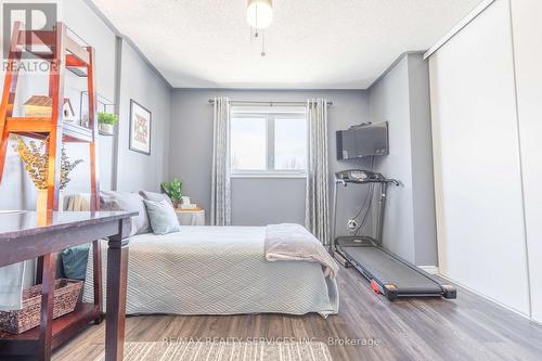 92 Pickett Crescent, Barrie, ON - Indoor Photo Showing Bedroom