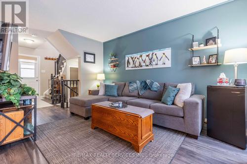 92 Pickett Crescent, Barrie, ON - Indoor Photo Showing Living Room