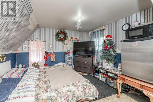 138 Sanford Avenue N, Hamilton, ON - Indoor Photo Showing Bedroom