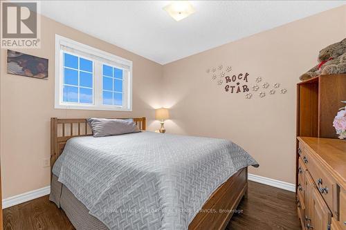 22 Brookheath Lane, Hamilton, ON - Indoor Photo Showing Bedroom