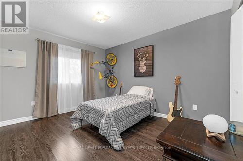 22 Brookheath Lane, Hamilton, ON - Indoor Photo Showing Bedroom