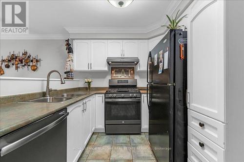 22 Brookheath Lane, Hamilton, ON - Indoor Photo Showing Kitchen With Double Sink