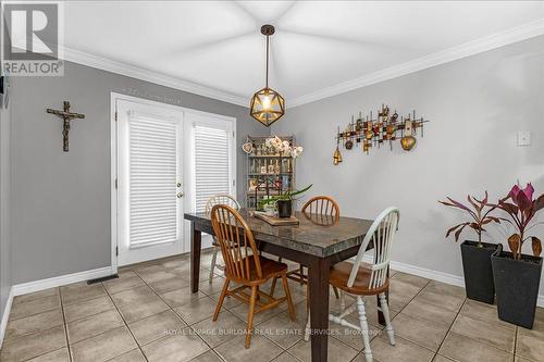 22 Brookheath Lane, Hamilton, ON - Indoor Photo Showing Dining Room