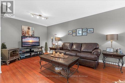 22 Brookheath Lane, Hamilton, ON - Indoor Photo Showing Living Room