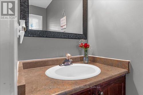 22 Brookheath Lane, Hamilton, ON - Indoor Photo Showing Bathroom