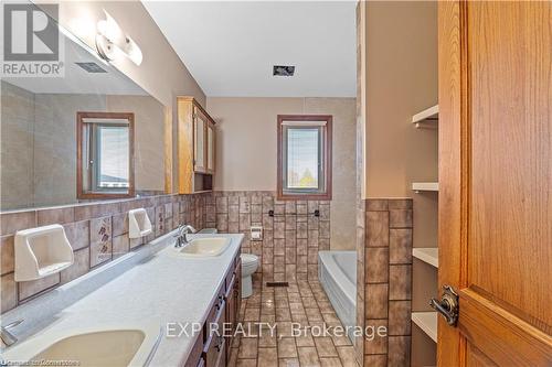 87 Third Road E, Hamilton, ON - Indoor Photo Showing Bathroom