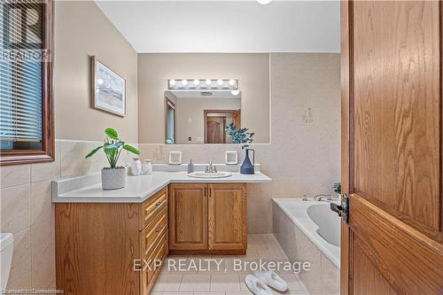 87 Third Road E, Hamilton, ON - Indoor Photo Showing Bathroom