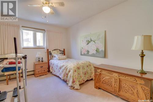 202 3130 Louise Street, Saskatoon, SK - Indoor Photo Showing Bedroom