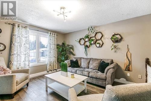 3861 Macmillan Drive, Val Caron, ON - Indoor Photo Showing Living Room