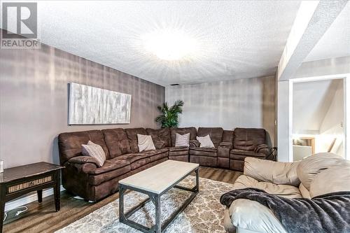 3861 Macmillan Drive, Val Caron, ON - Indoor Photo Showing Living Room