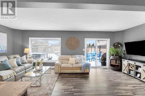 1308 Blackmaple Drive, London, ON - Indoor Photo Showing Living Room