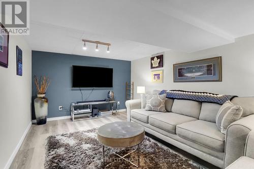 1308 Blackmaple Drive, London, ON - Indoor Photo Showing Living Room