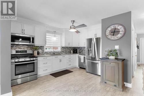 1308 Blackmaple Drive, London, ON - Indoor Photo Showing Kitchen With Upgraded Kitchen