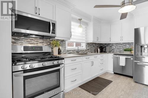 1308 Blackmaple Drive, London, ON - Indoor Photo Showing Kitchen With Upgraded Kitchen