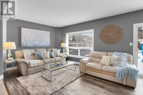 1308 Blackmaple Drive, London, ON - Indoor Photo Showing Living Room