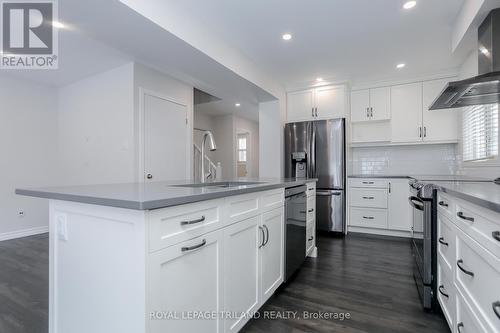 944 Thistledown Way, London, ON - Indoor Photo Showing Kitchen With Upgraded Kitchen