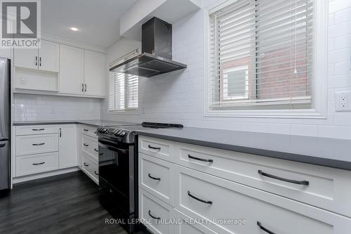 944 Thistledown Way, London, ON - Indoor Photo Showing Kitchen