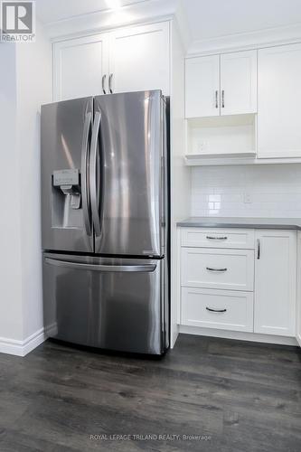 944 Thistledown Way, London, ON - Indoor Photo Showing Kitchen