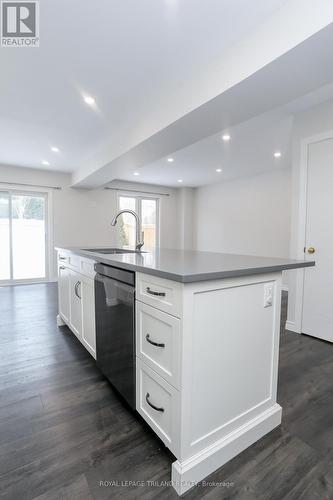 944 Thistledown Way, London, ON - Indoor Photo Showing Kitchen