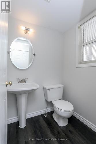 944 Thistledown Way, London, ON - Indoor Photo Showing Bathroom