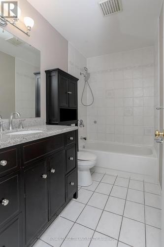 944 Thistledown Way, London, ON - Indoor Photo Showing Bathroom