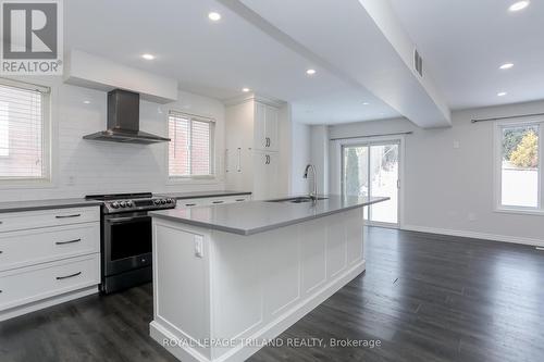 944 Thistledown Way, London, ON - Indoor Photo Showing Kitchen With Upgraded Kitchen