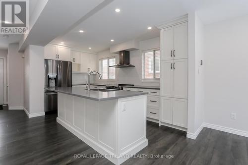 944 Thistledown Way, London, ON - Indoor Photo Showing Kitchen With Upgraded Kitchen