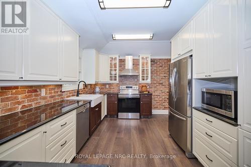 866 Oakhill Boulevard N, Fort Erie (335 - Ridgeway), ON - Indoor Photo Showing Kitchen