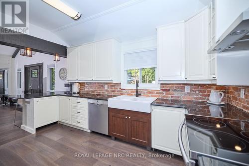 866 Oakhill Boulevard N, Fort Erie (335 - Ridgeway), ON - Indoor Photo Showing Kitchen