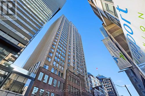 1105 - 25 Grenville Street, Toronto, ON - Outdoor