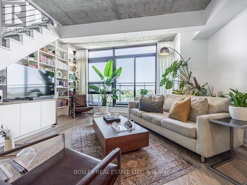 703 - 1239 Dundas Street W, Toronto, ON - Indoor Photo Showing Living Room