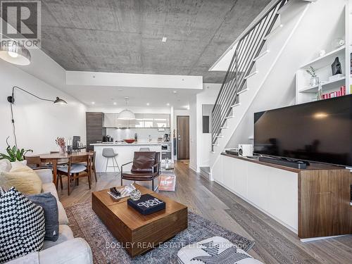 703 - 1239 Dundas Street W, Toronto, ON - Indoor Photo Showing Living Room