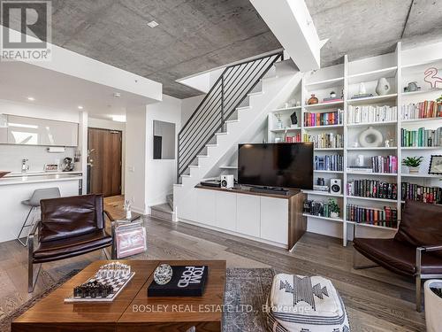 703 - 1239 Dundas Street W, Toronto, ON - Indoor Photo Showing Living Room