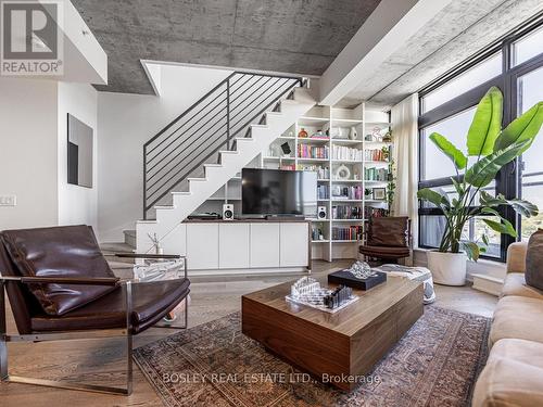 703 - 1239 Dundas Street W, Toronto, ON - Indoor Photo Showing Living Room