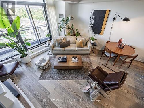 703 - 1239 Dundas Street W, Toronto, ON - Indoor Photo Showing Living Room