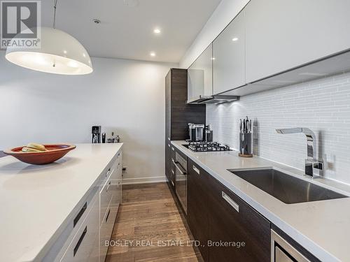 703 - 1239 Dundas Street W, Toronto, ON - Indoor Photo Showing Kitchen With Upgraded Kitchen